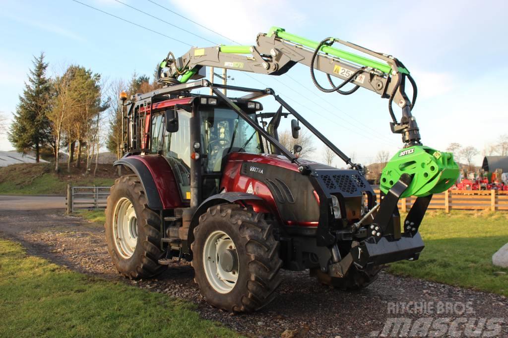 Valtra T163 Tractor with Botex 573 Forestry Loader Traktory leśne
