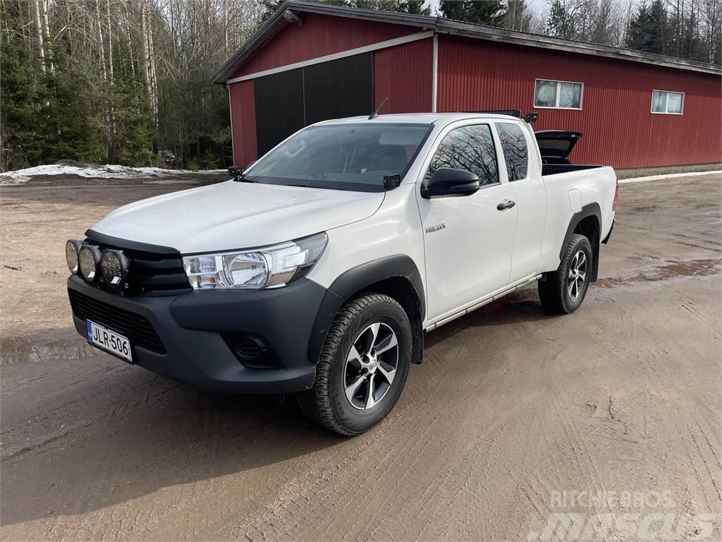 Toyota Hilux Extra Cab 2,4 D-4D 150 4WD Life vm 2020 Busy / Vany