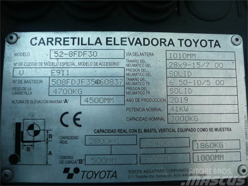 Toyota 52-8FDF30 MATRICULADA Wózki Diesla