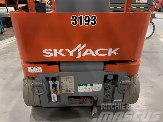 SkyJack SJ16 Vertical Mast Lift Podnośniki masztowe