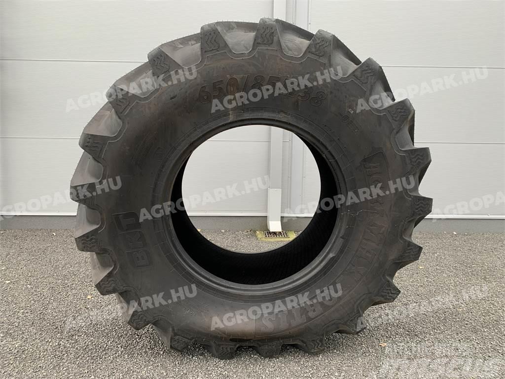 BKT tire in size 650/85R38 Opony, koła i felgi