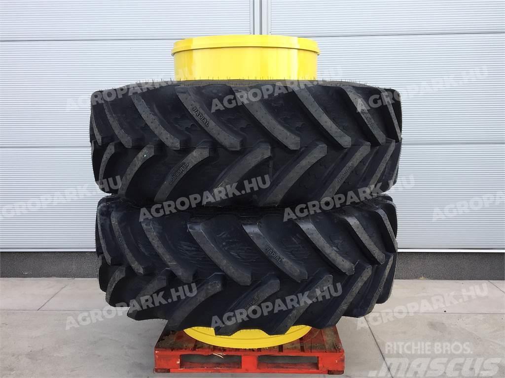  Twin wheel set with BKT 650/85R38 tires Podwójne koła