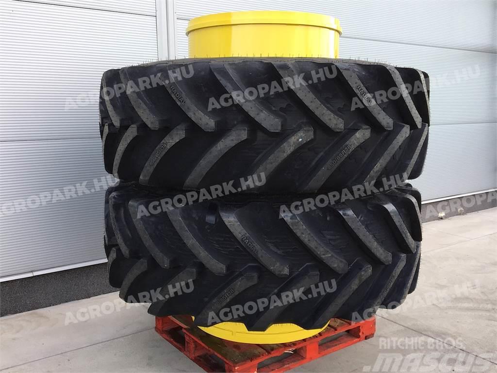  Twin wheel set with BKT 650/85R38 tires Podwójne koła