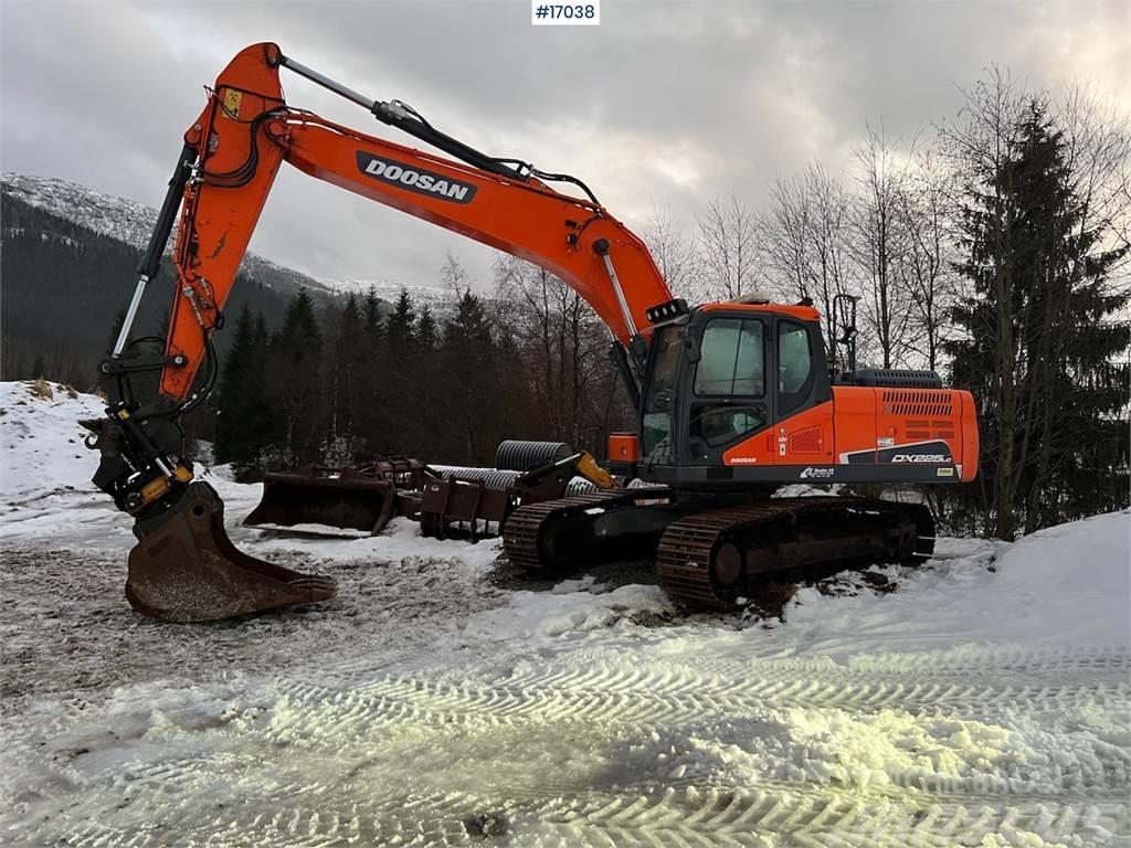 Doosan DX225 LC-5 excavator w/ rotor tilt, Cleaning bucke Koparki gąsienicowe
