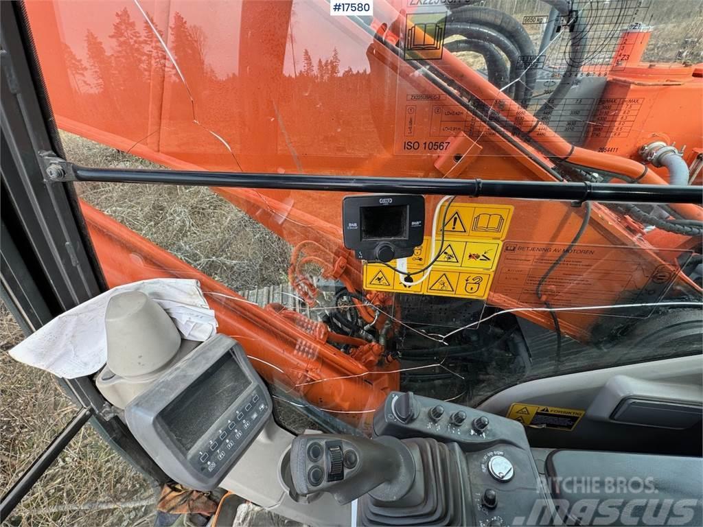 Hitachi ZX225 crawler excavator w/ 2 buckets and tilt WATC Koparki gąsienicowe