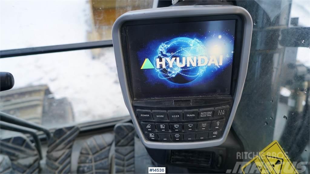 Hyundai HX520L digger w/ bucket. Koparki gąsienicowe