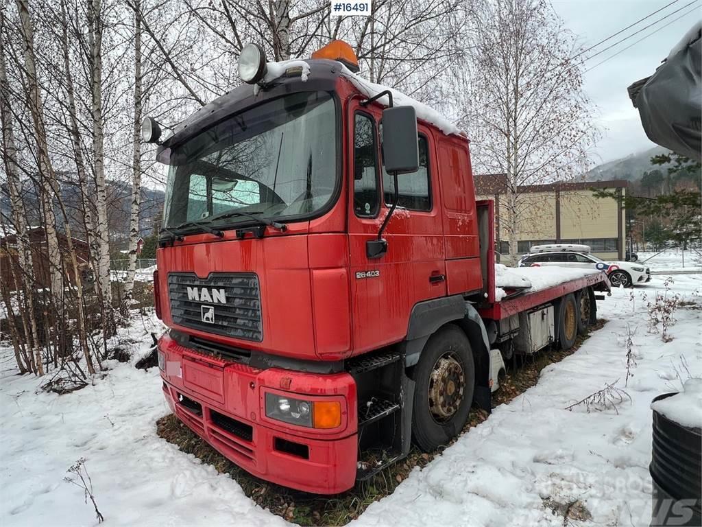 MAN 24.403 truck repair object Ciężarówki typu Platforma / Skrzynia