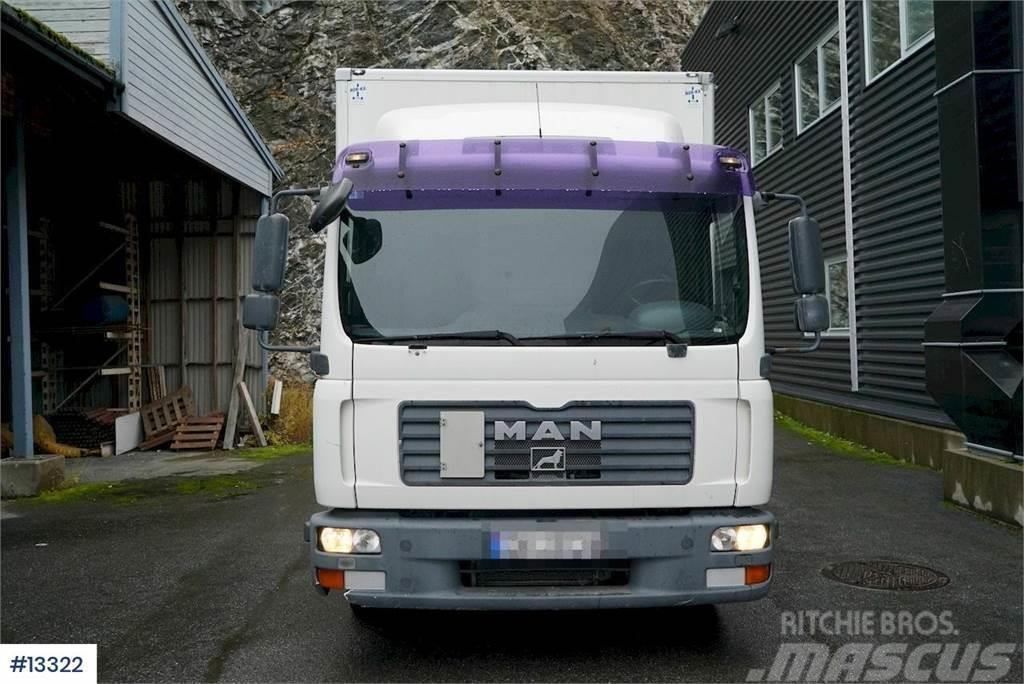 MAN TGL 8.210 Box truck w/ Zepro Lift Samochody ciężarowe ze skrzynią zamkniętą