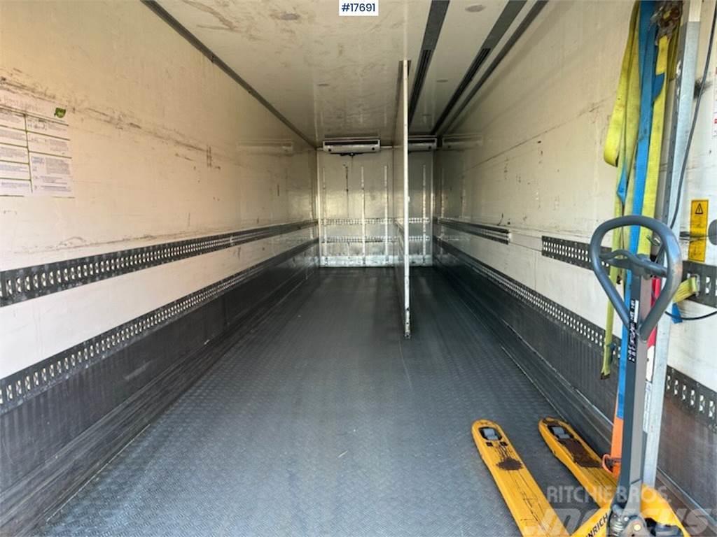 Mercedes-Benz Antons 6x2 Box truck w/ fridge/freezer unit. Samochody ciężarowe ze skrzynią zamkniętą