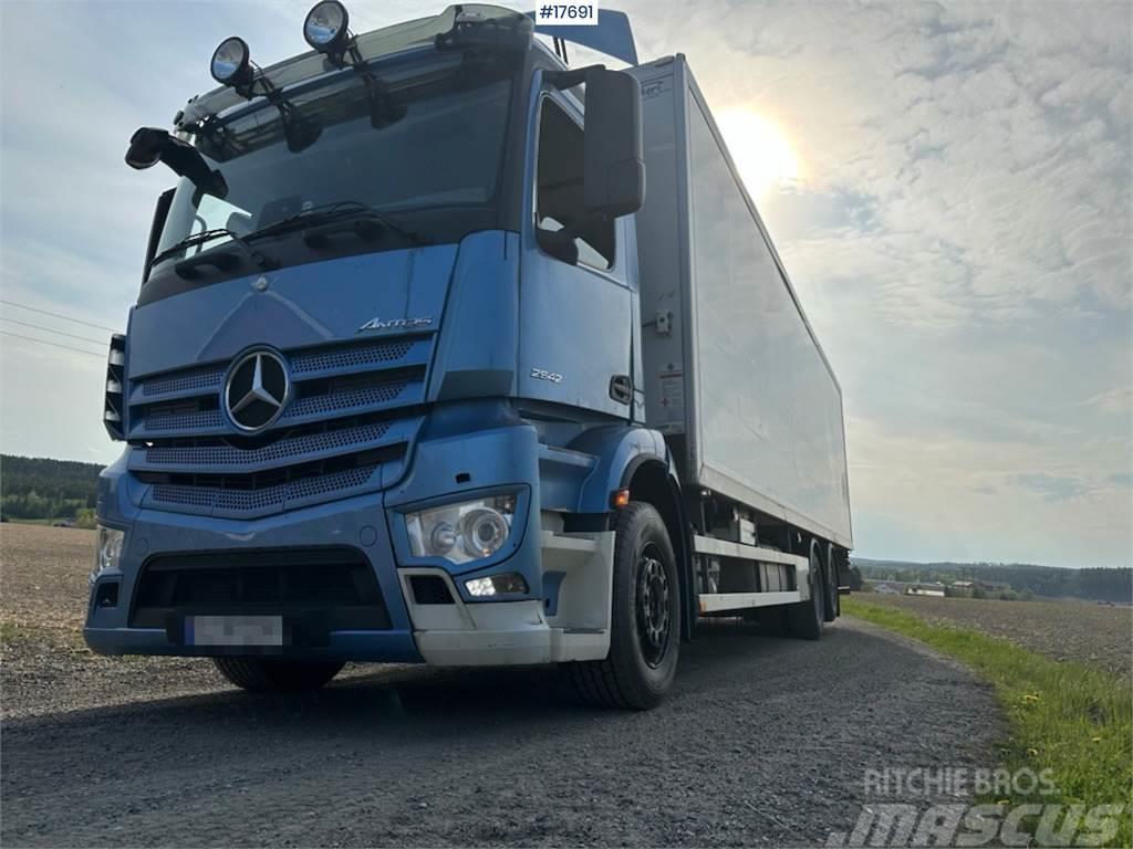 Mercedes-Benz Antons 6x2 Box truck w/ fridge/freezer unit. Samochody ciężarowe ze skrzynią zamkniętą