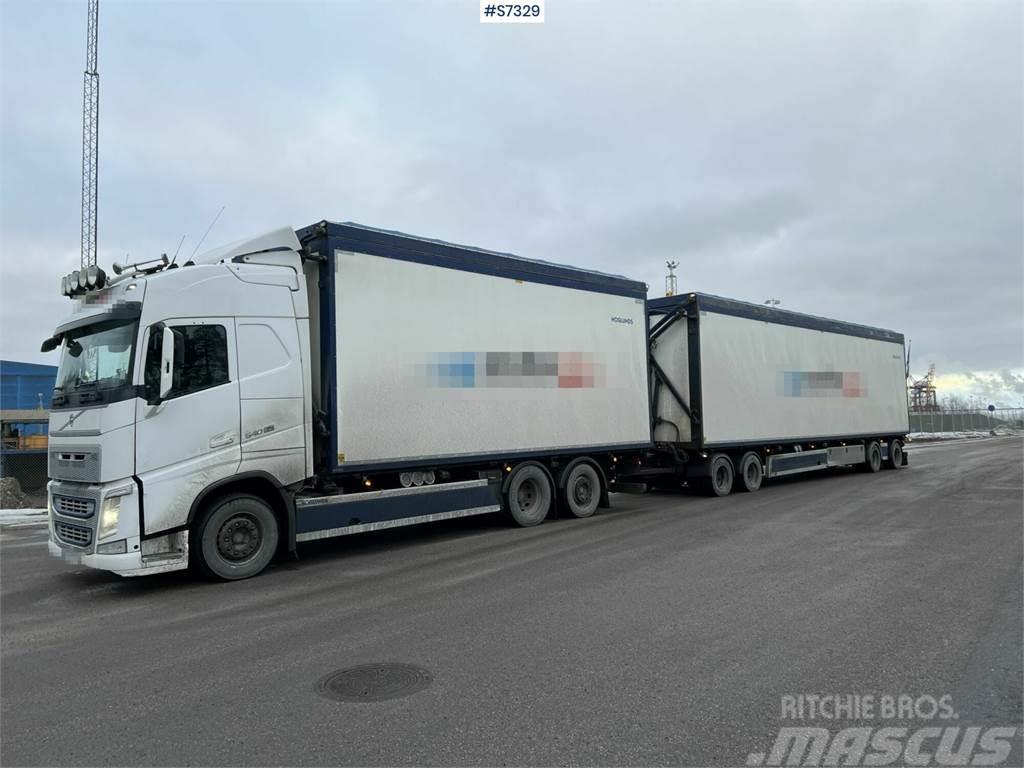 Volvo FH 6x2 wood chip truck with trailer Samochody ciężarowe ze skrzynią zamkniętą