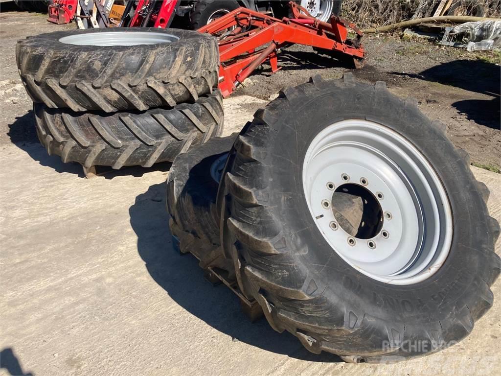 Massey Ferguson Wheels and tyres to suit 6700s series Akcesoria rolnicze