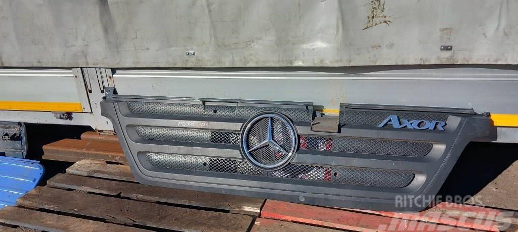 Mercedes-Benz Axor 1824 9448800085 GRILL Kabiny i wnętrze