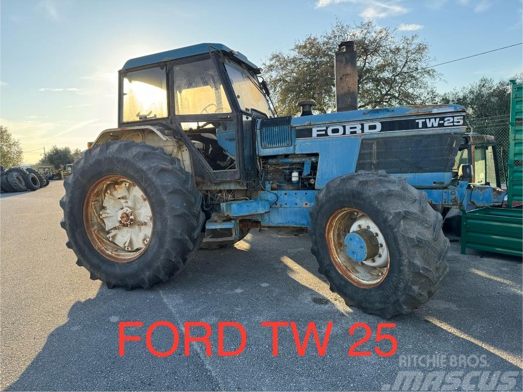 Ford / New Holland TW25 Ciągniki rolnicze