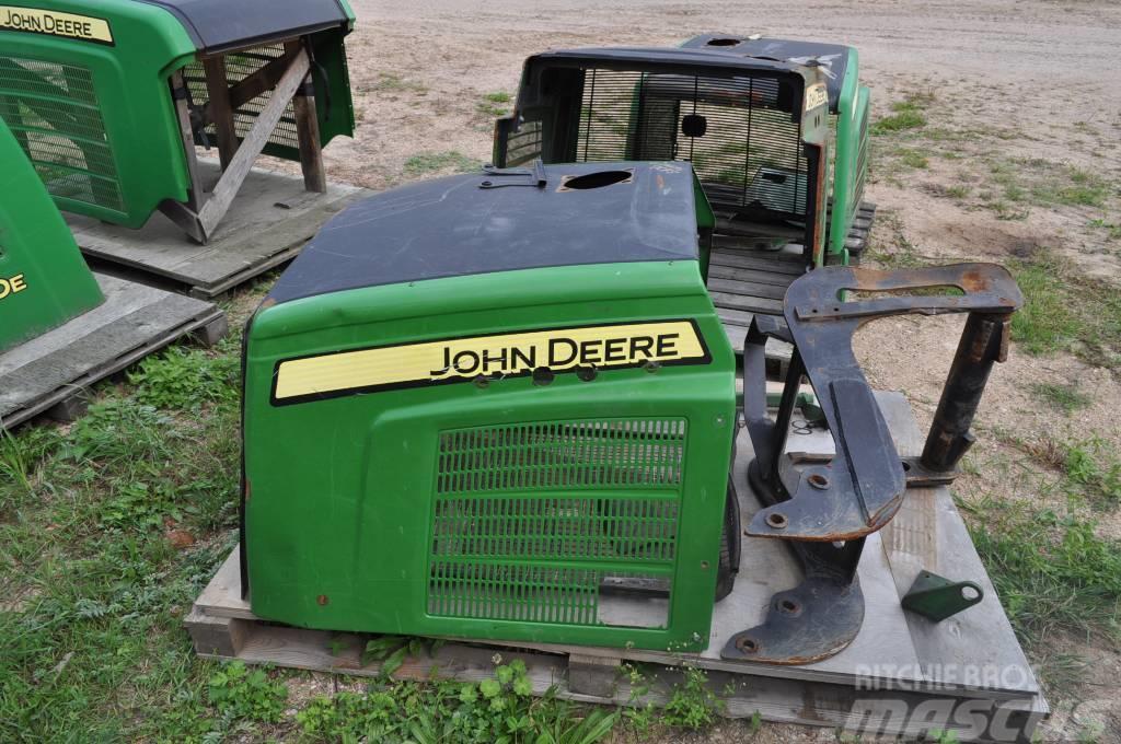 John Deere 810E F645212 Kabiny i wnętrze