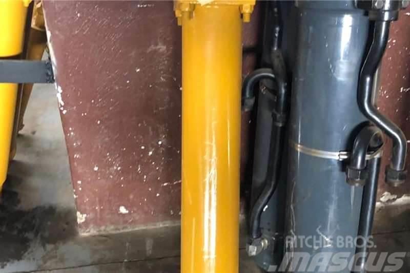 Dezzi Loader Lift Cylinder Inne
