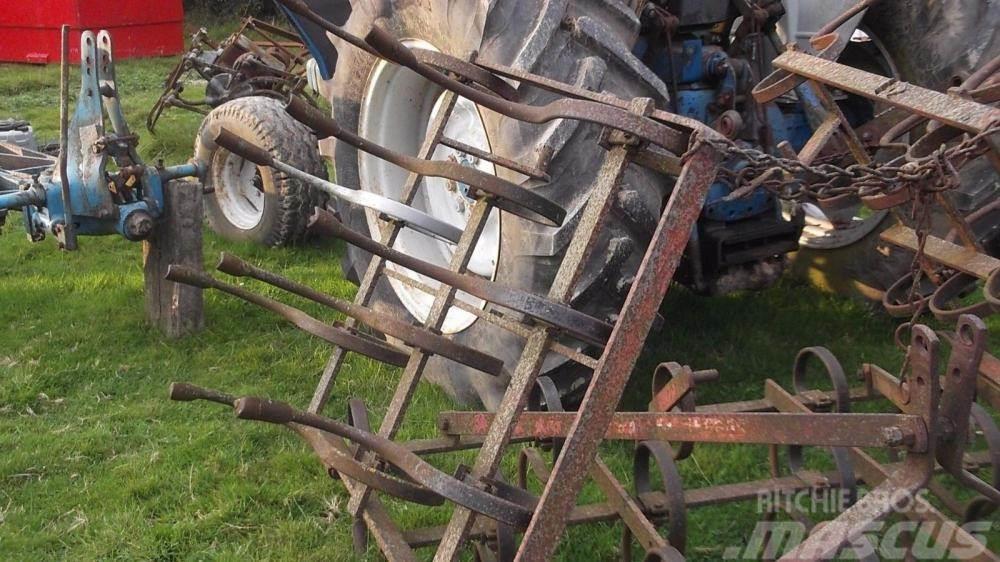 Massey Ferguson folding cultivator £375 Kultywatory