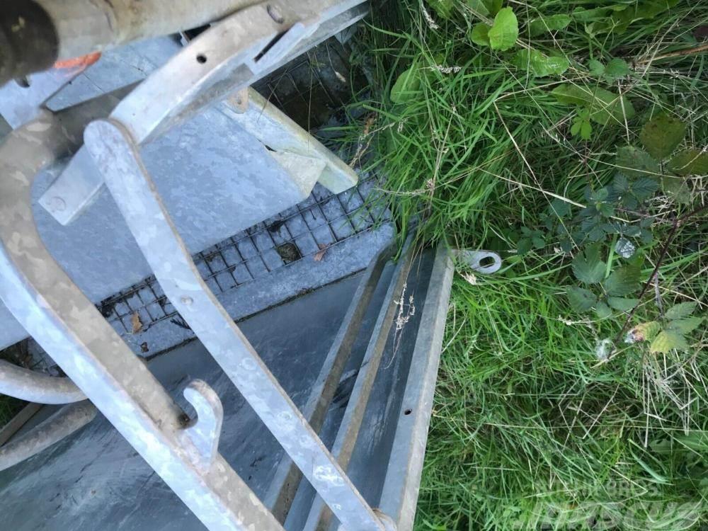  sheep turn over crate lightly used Inny sprzęt do obsługi inwentarza żywego