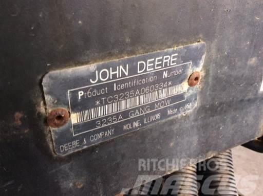 John Deere 3235A GANG MOWER Kosiarki mechaniczne z operatorem za maszyną