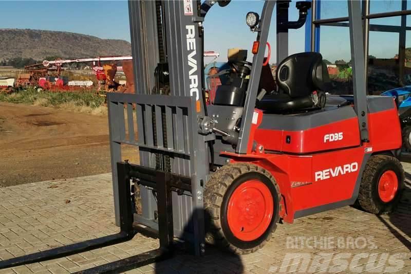  Other Revaro FD35 Standard 2.5 Ton Diesel Forklift Ciągniki rolnicze