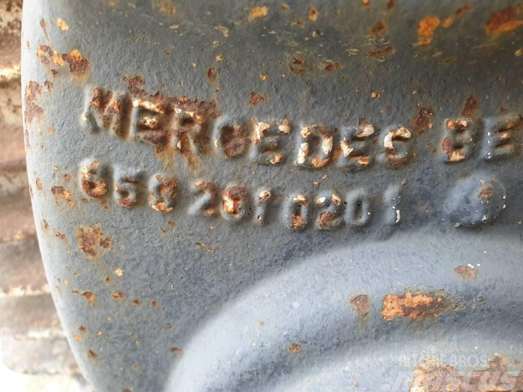 Mercedes-Benz VG 2400-3W/1 448 Hydraulika