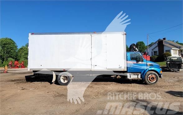 Sterling ACTERRA Samochody ciężarowe ze skrzynią zamkniętą