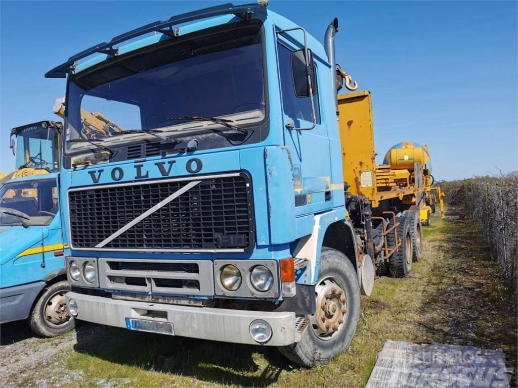 Volvo F10 Ciężarówki typu Platforma / Skrzynia