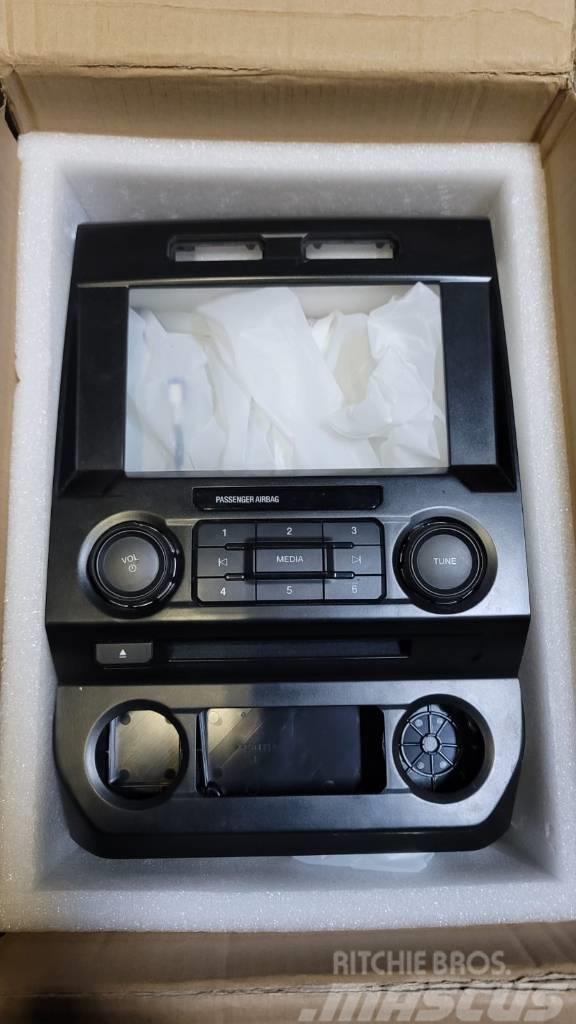 Ford F-150 Radio and LCD Screen Hamulce