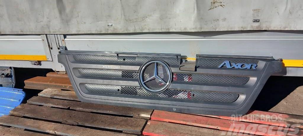 Mercedes-Benz Axor 1824 9448800085 GRILL Kabiny i wnętrze
