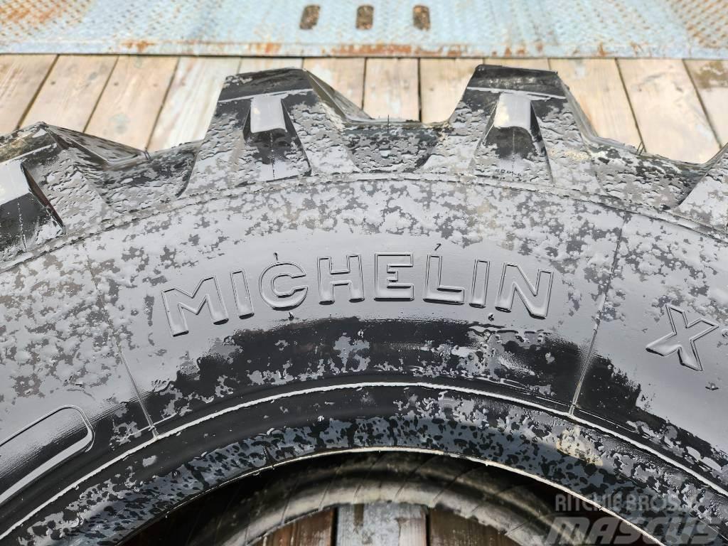 Michelin TIRE 18 R 22.5 XF Opony, koła i felgi