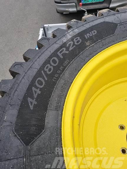 John Deere Hjul par: Michelin Crossgrip 440/80R28 Fakspro Gul Opony, koła i felgi
