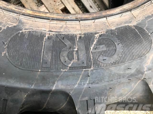  Rear Tyres Opony, koła i felgi