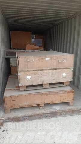  Quantity of (1) Container of Spare Parts to fit Re Pozostały sprzęt budowlany