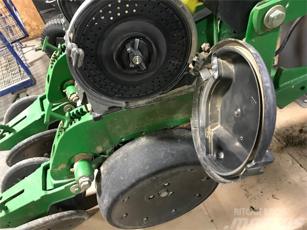 John Deere XP row unit w/ closing wheels & meters Inne maszyny siewne