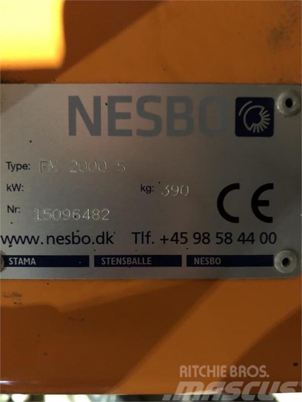 Nesbo FM2000S / Overglemt fejemaskine, ALDRIG brugt Akcesoria rolnicze