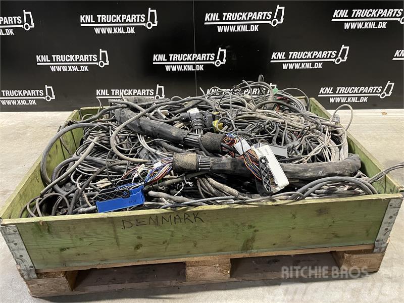 Scania  COMPLTE CABELS / WIRING NGR S580 6X4 Elektronika