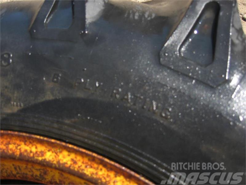 Bridgestone 13.6x28 dæk på 8 huls fælg Opony, koła i felgi