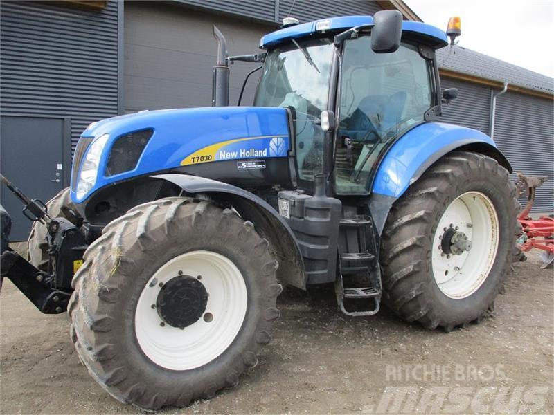 New Holland T7030 med ekstra udstyr Ciągniki rolnicze