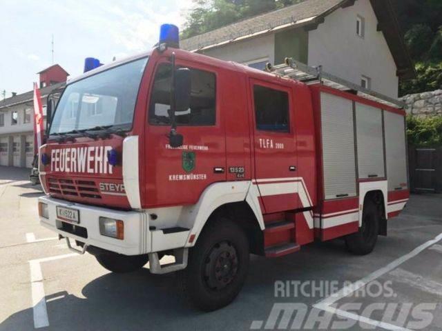 Steyr 13S23 4x4 Feuerwehr 2000 liter Fire Inne