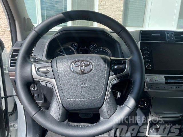 Toyota Land Cruiser 2.8 D-4D Automatik vin 055 Pick-upy / Pojazdy z otwieranymi burtami