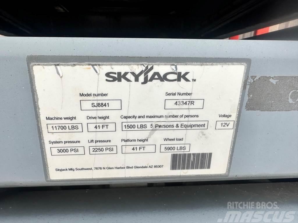 SkyJack SJ 8841 Podnośniki masztowe