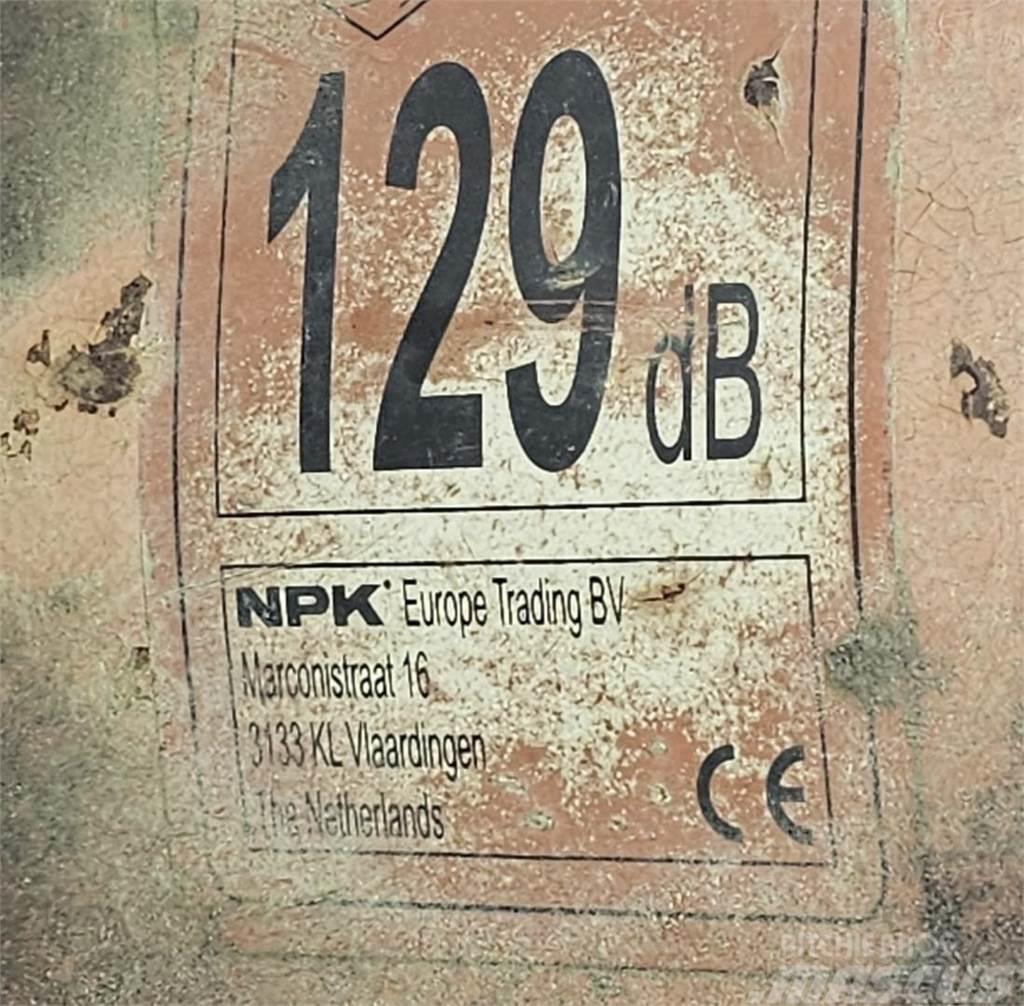 NPK E-210 C iskuvasara NTP10 kiinnikkeellä Młoty hydrauliczne