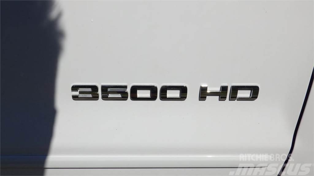 Chevrolet Silverado 3500HD Ciężarówki typu Platforma / Skrzynia