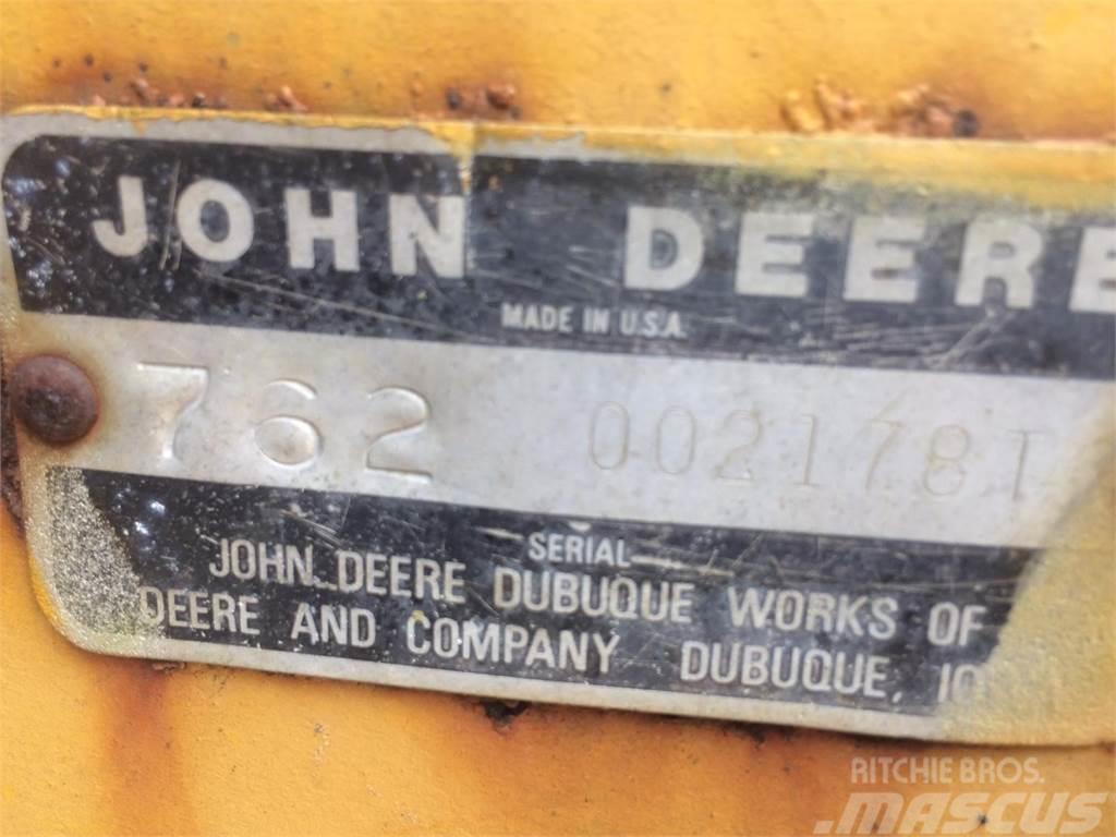 John Deere 762 Skrobaki