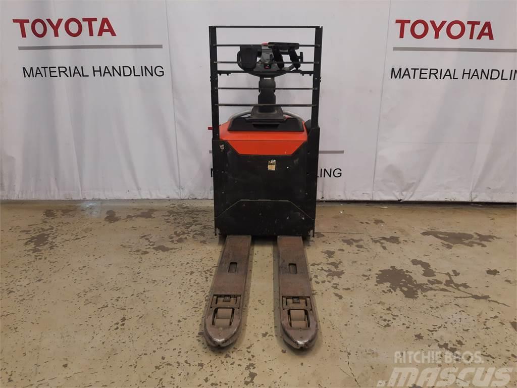 Toyota LPE250 Wózki widłowe unoszące z platformą dla operatora