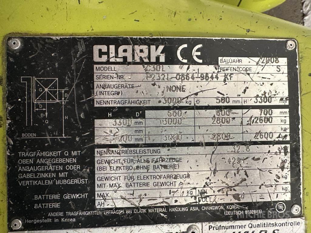 Clark C 30 L - TRIPLEX 4,8 m Wózki LPG